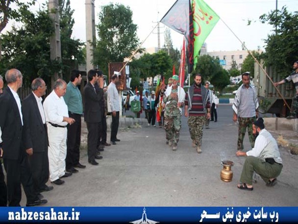تصاویر/ ورود کاروان پیاده مرقد مطهر امام خمینی (ره) به شهر خرمدره