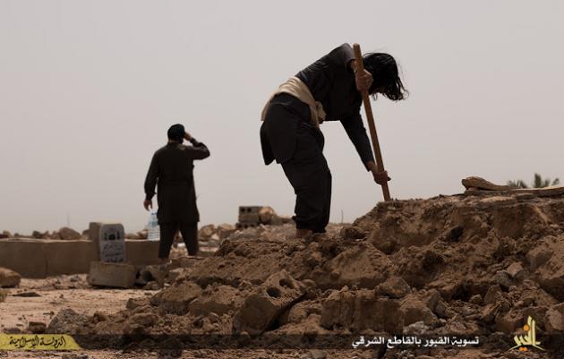 تصاویر/ حمله داعش به قبور مسلمانان ‎
