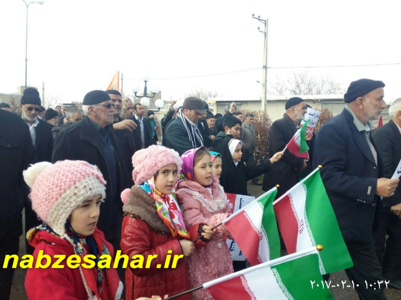 تصاویر/ حضور مردم روستاهای نصیرآباد وقلعه حسینیه در راهپیمائی ۲۲ بهمن