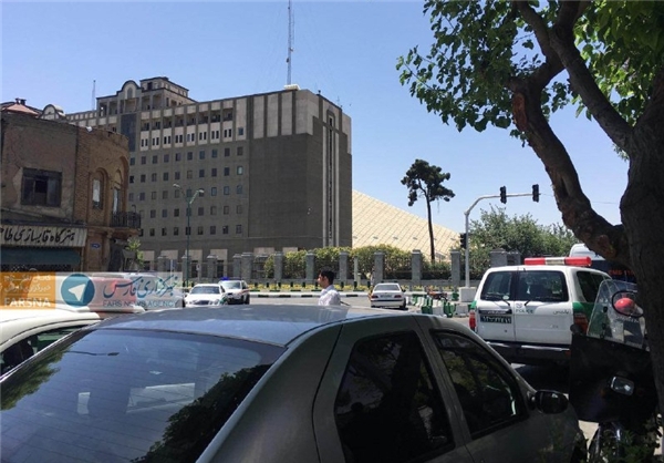 تیراندازی در راهروی ورودی مجلس/تاکنون۴ نفر شهید ۱۰ نفر زخمی/برگزاری جلسه با حضور لاریجانی/اوضاع تحت کنترل است
